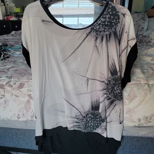 💞HP💞 Apt.9 black and white flower top